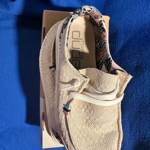 WEN Women's Cream Patterned Flats